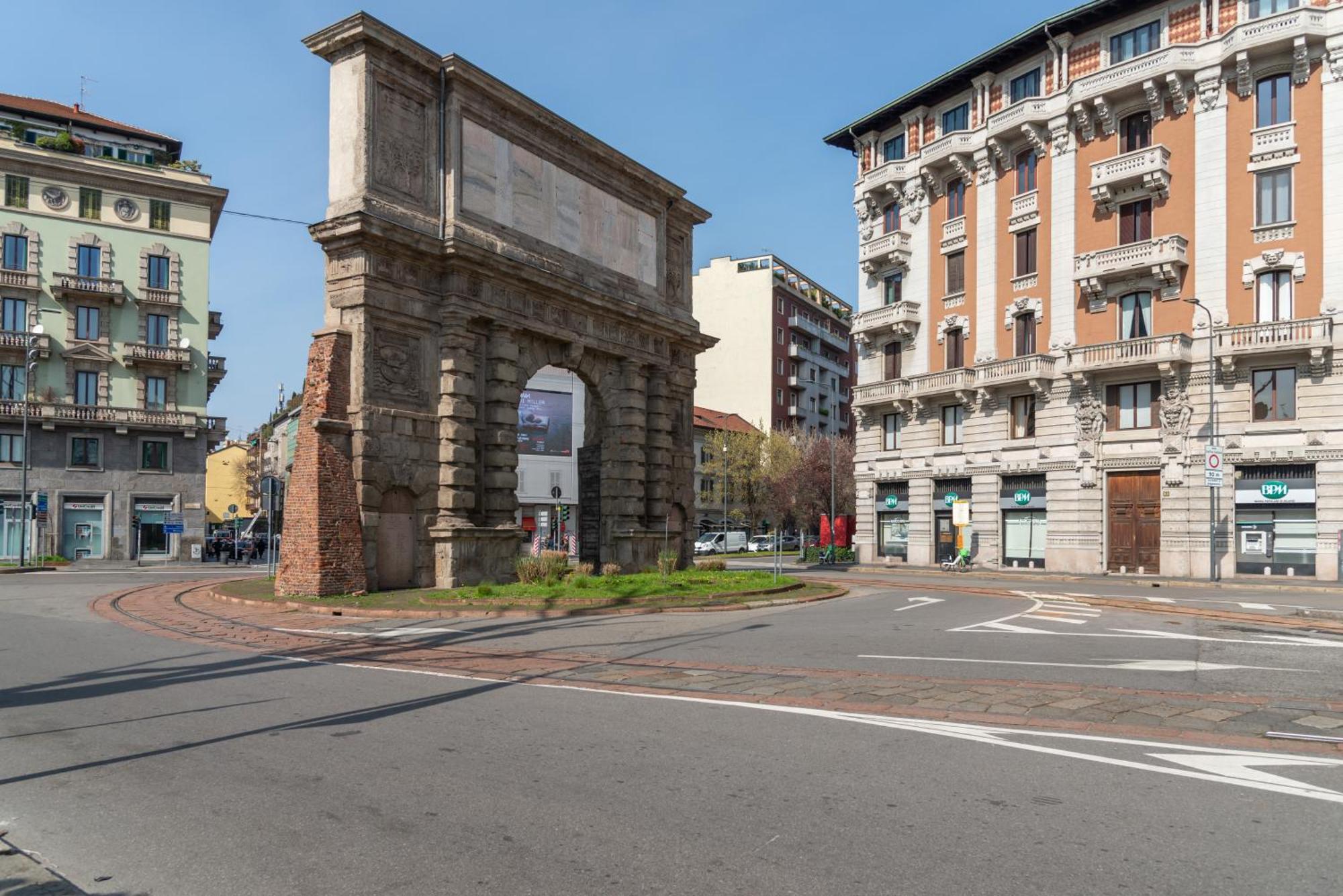 Life Is Beautiful Porta Romana Apartment — Photos 1