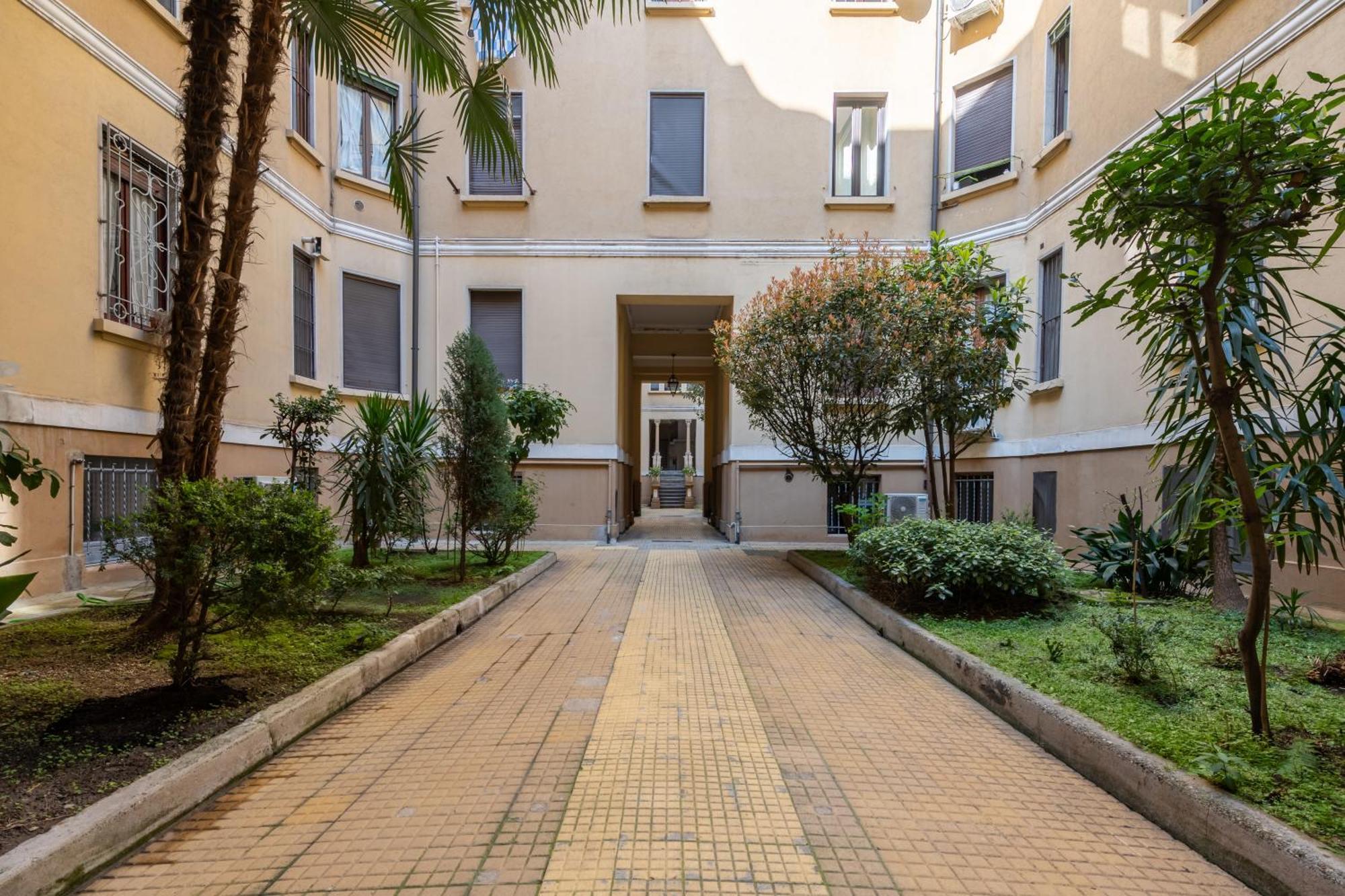 Life Is Beautiful Porta Romana Apartment — Photos 3